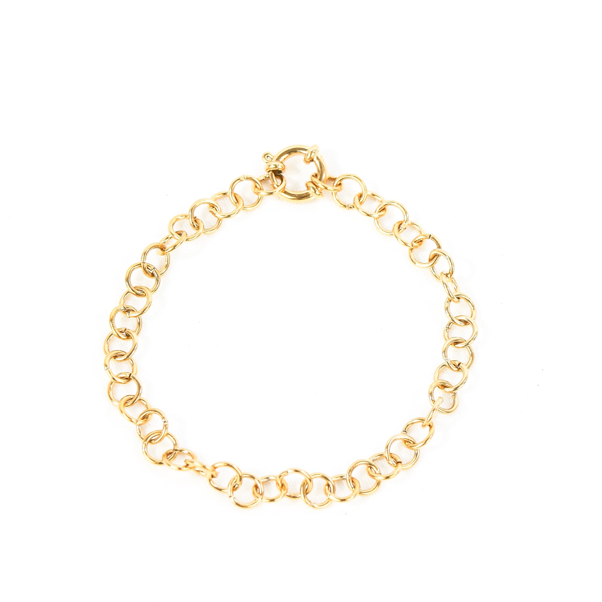 Pulsera de acero inoxidable de cadenas con cierre, disponible en dorado y plateado. Se puede ajustar a la medida de la muñeca. Resistente al agua.